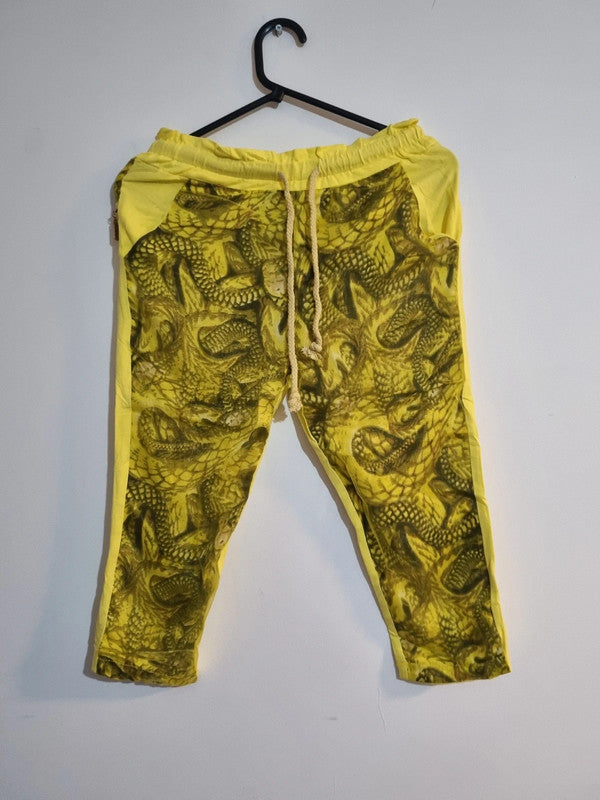 MEDIUM YELLOW/SNAKE PRINT 3/4 LENGTH JOGGERS