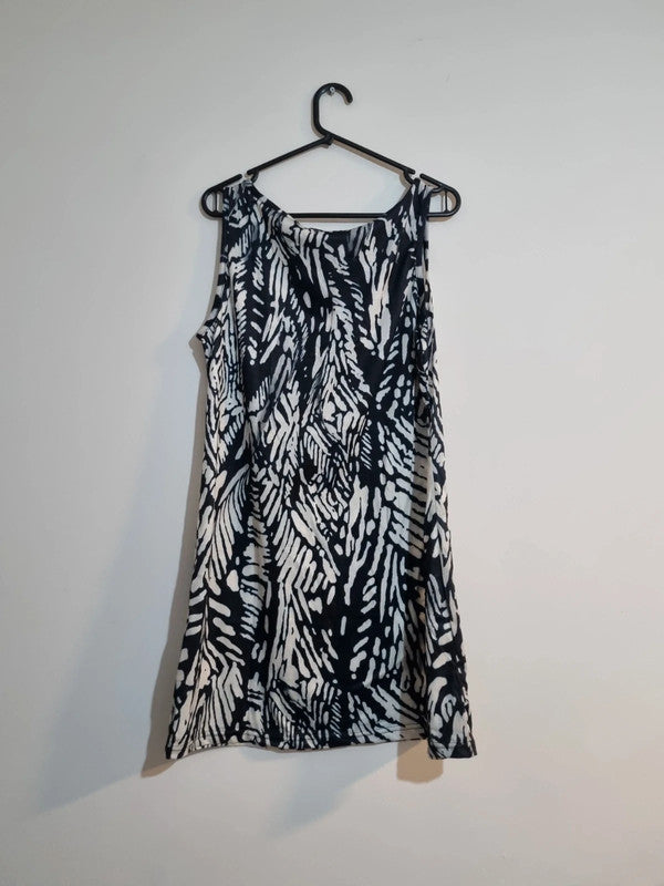 LARGE BLACK AND WHITE SUMMER DRESS