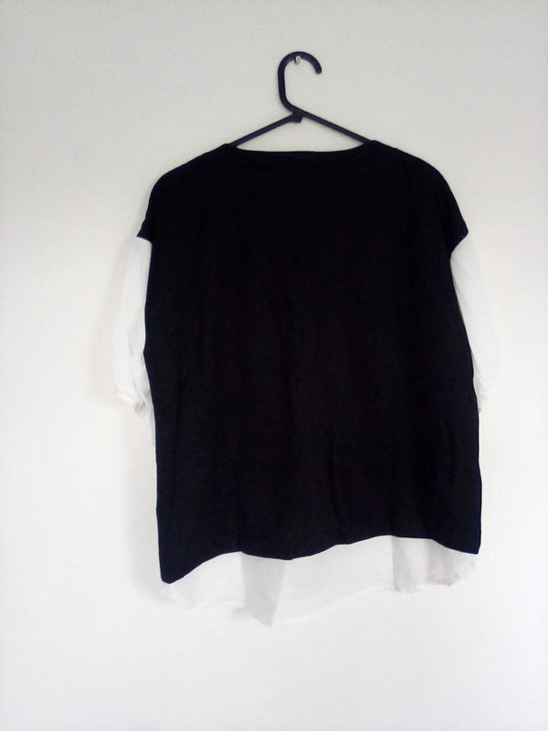 WOMENS L-XL BLACK AND WHITE RAFITAR TOP