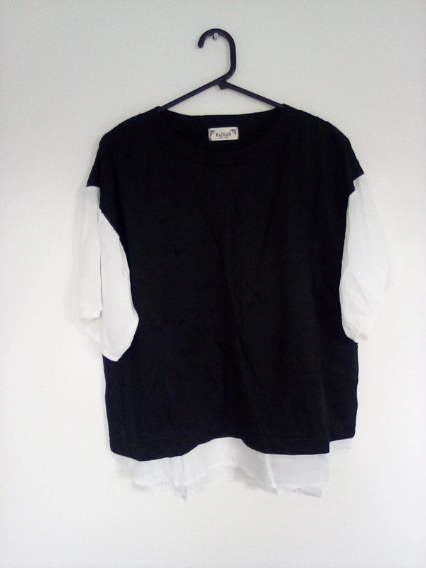 WOMENS L-XL BLACK AND WHITE RAFITAR TOP