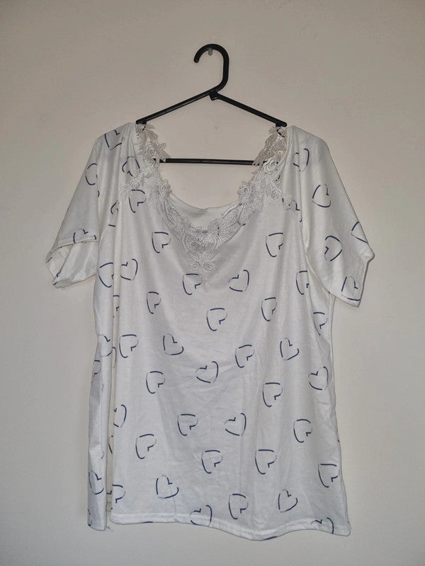 2XL WOMENS WHITE/BLUE HEARTS T-SHIRT