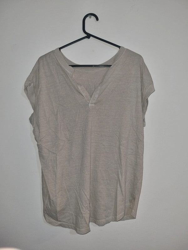 XL WOMENS BEIGE V-NECK T-SHIRT
