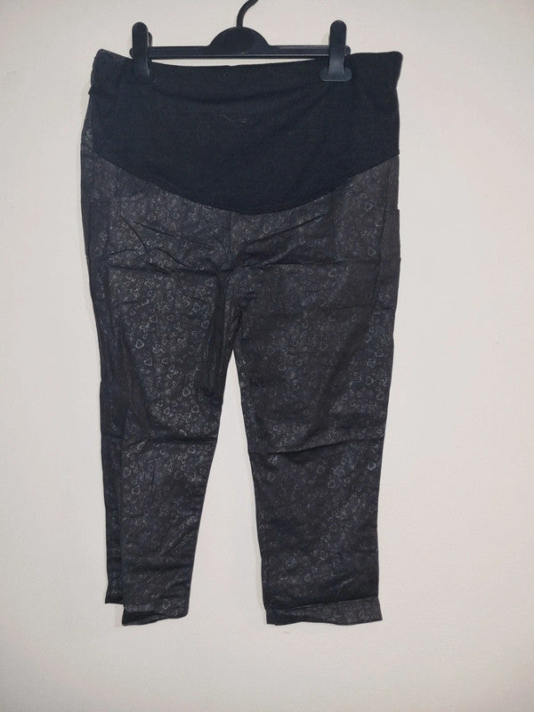 XXL WOMENS MATERNITY 3/4 BOTTOMS BLACK/TINY LEAF PATTERN