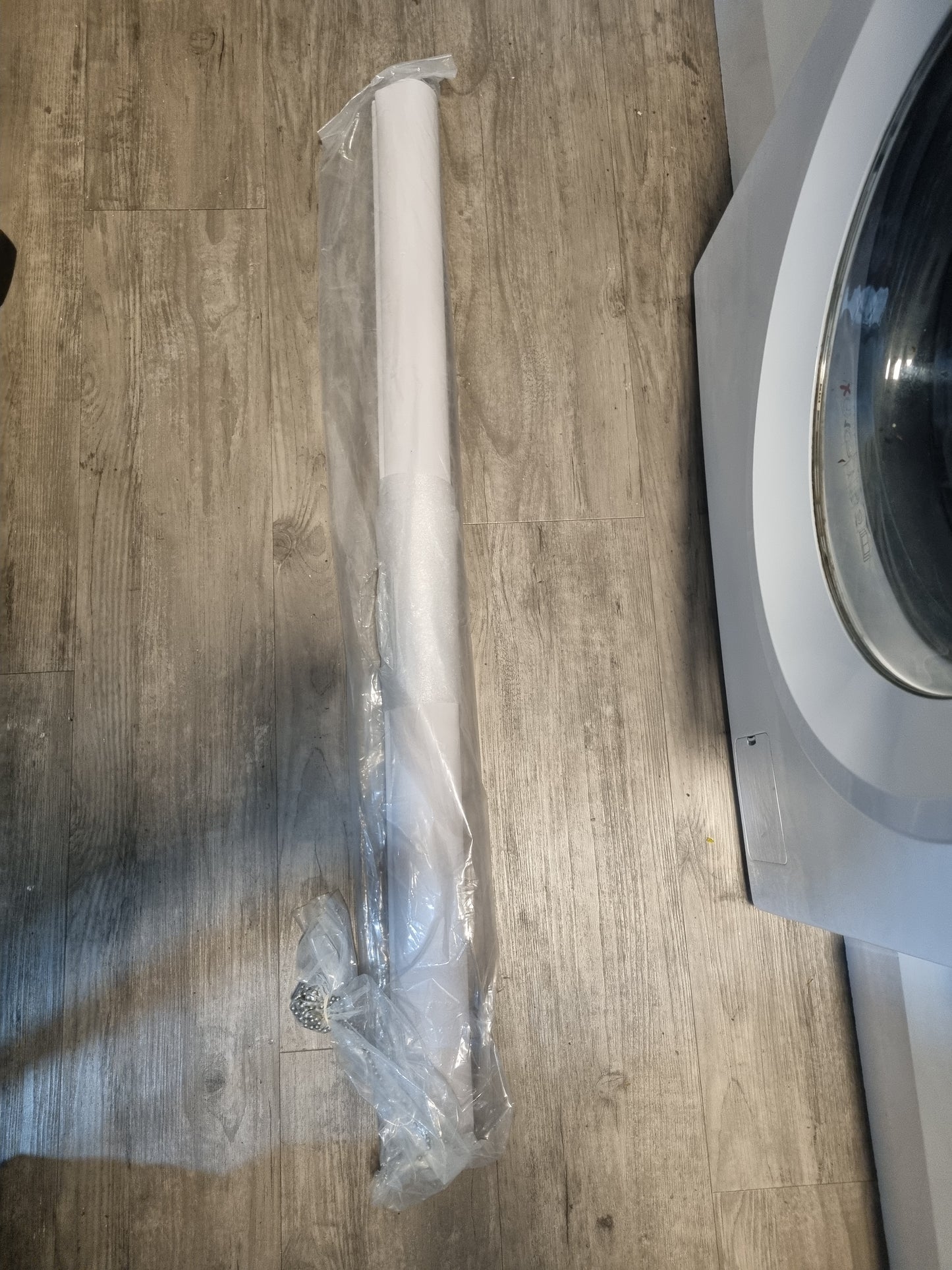 NEW WHITE ROLLER BLIND