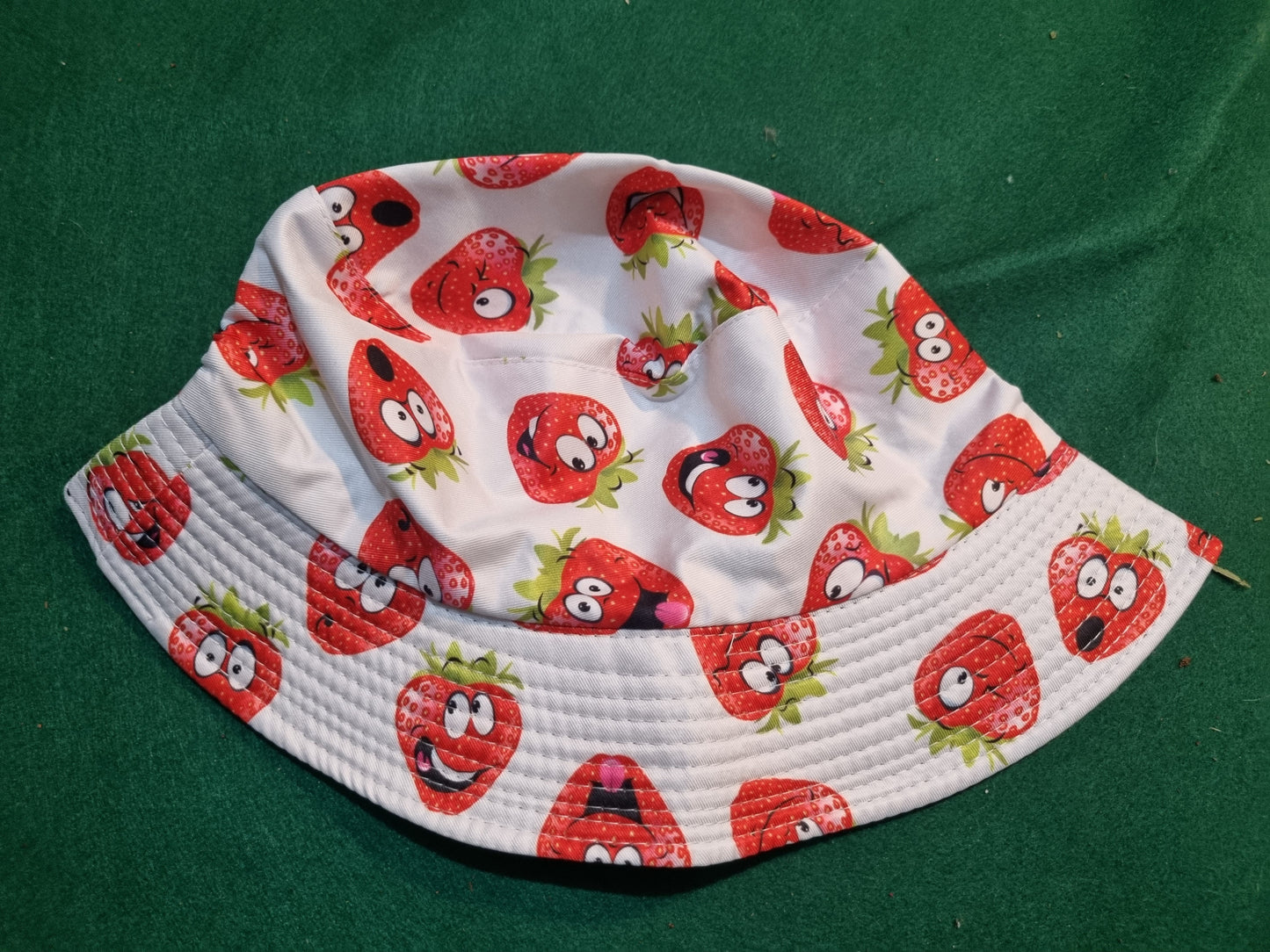 ADULT BUCKET HAT - STRAWBERRIES
