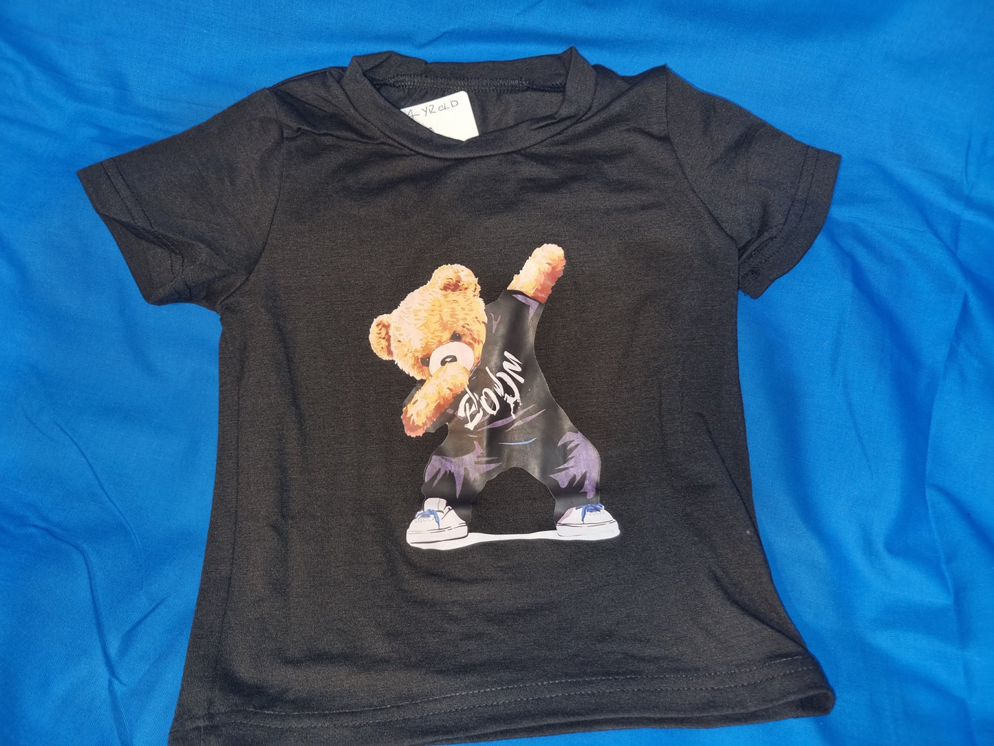 CHILDRENS DABBING TEDDY T-SHIRT IN BLACK