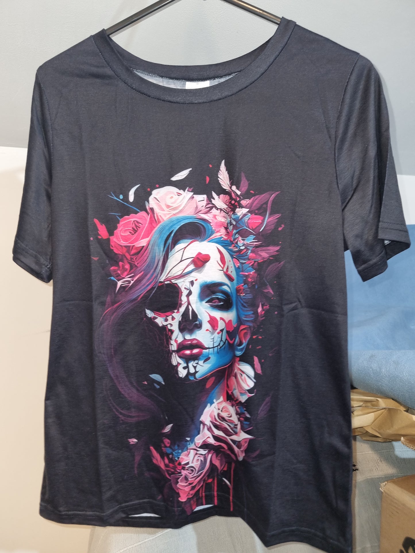 WOMENS LARGE MASKED WOMEN T-SHIRT