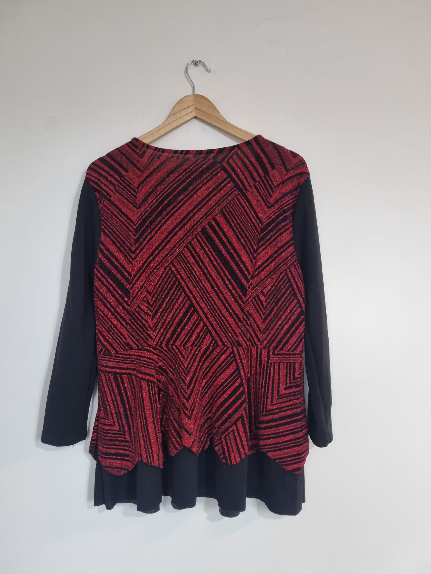 WOMEN'S MEDIUM RED/BLACK TOP