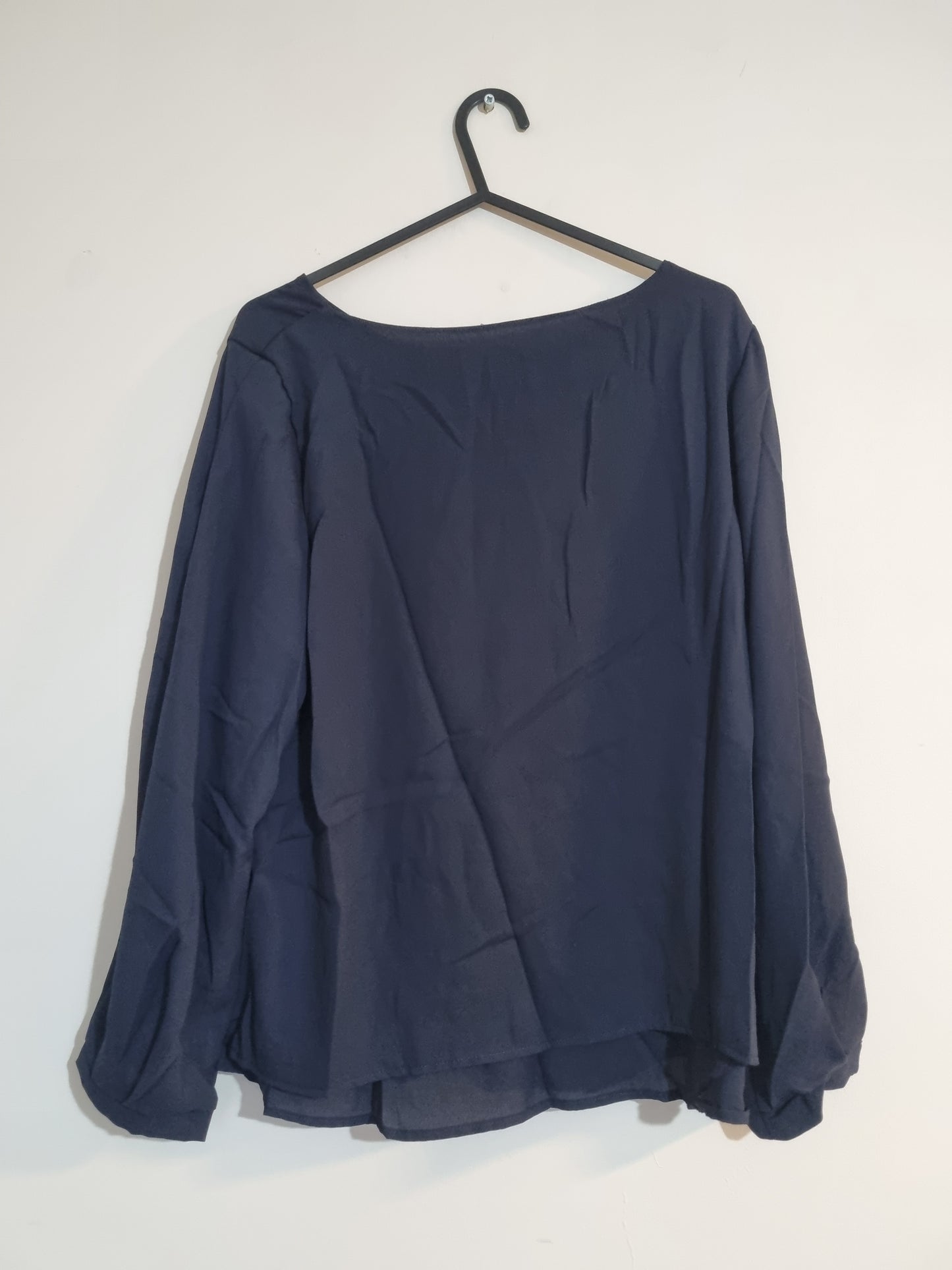 MEDIUM/LARGE WOMEN'S BLACK LONG SLEEVED TOP