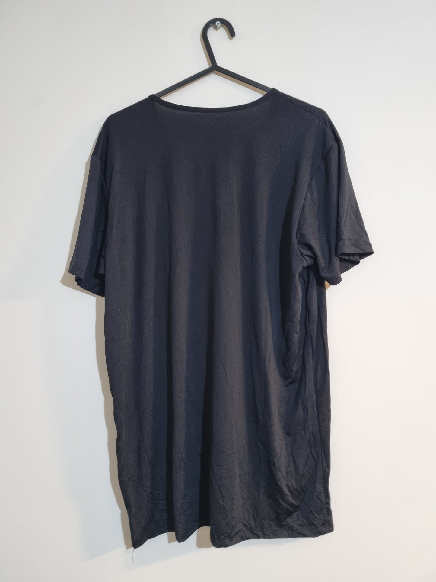 ADULT'S MEDIUM BLACK V-NECK