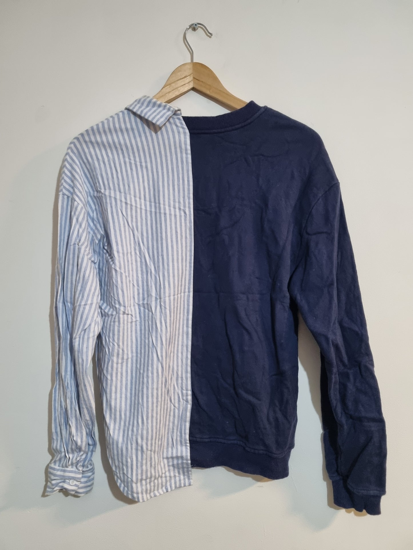 MEN'S SMALL BLUE/STRIPED SHIRT/SWEATER