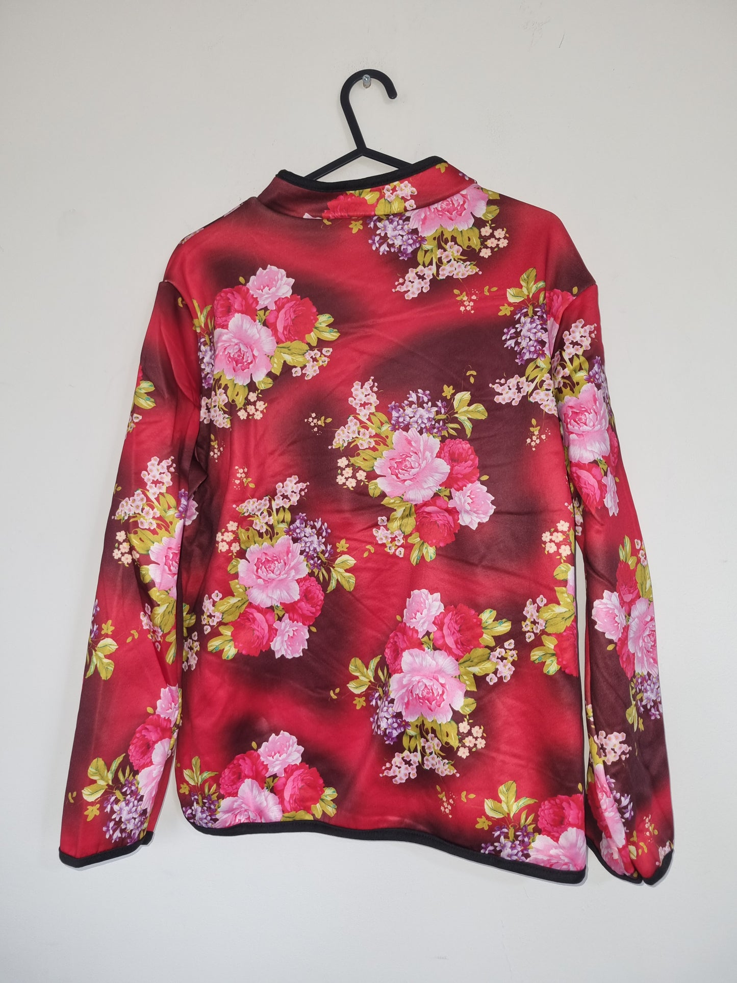 Women's Medium Red/Floral Oriental Style Sweater