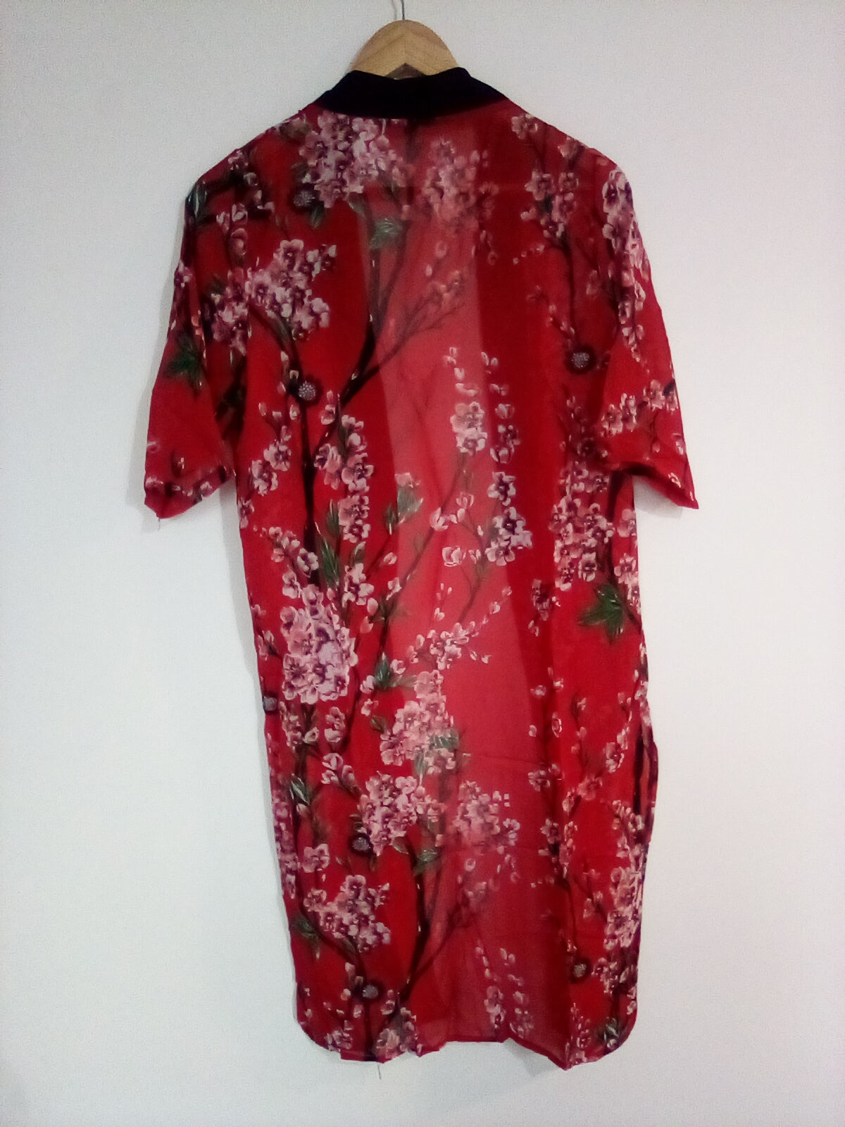 WOMENS SMALL RED/ FLORAL KIMANO/ DRESSING GOWN