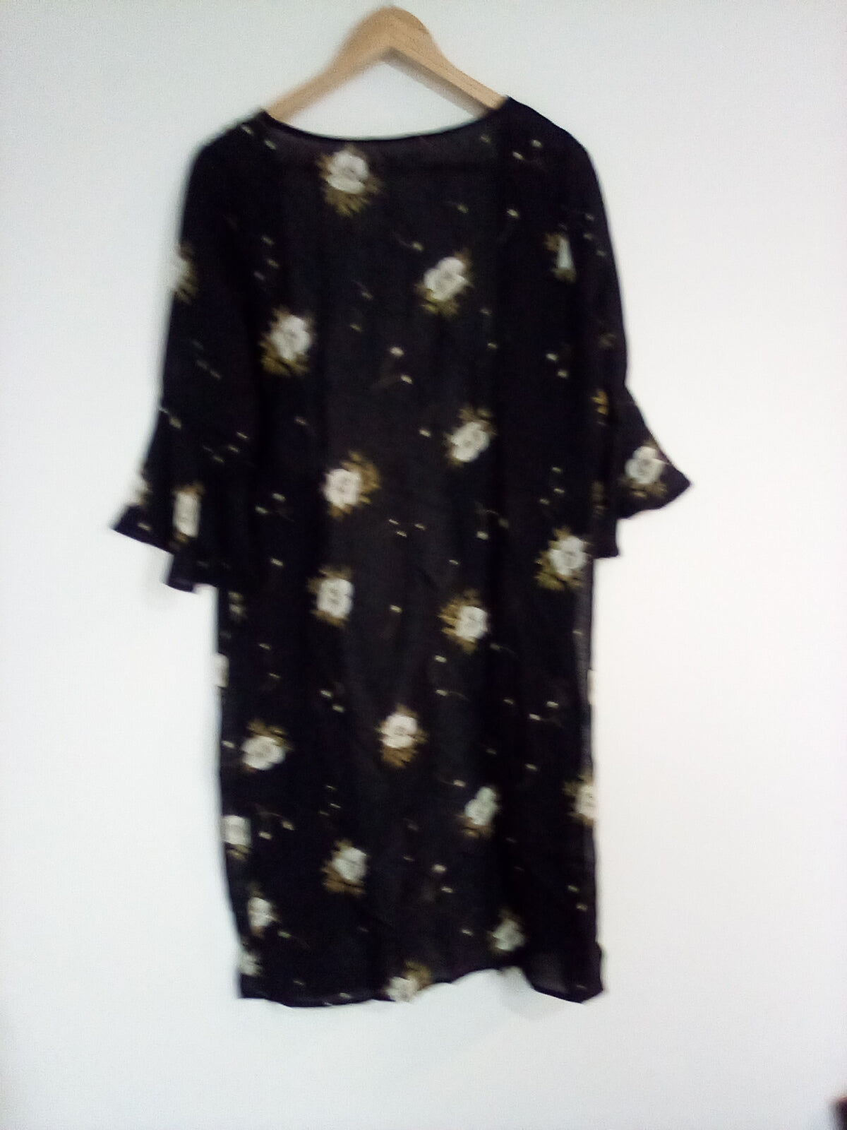 WOMENS SMALL BLACK/FLORAL KIMANO