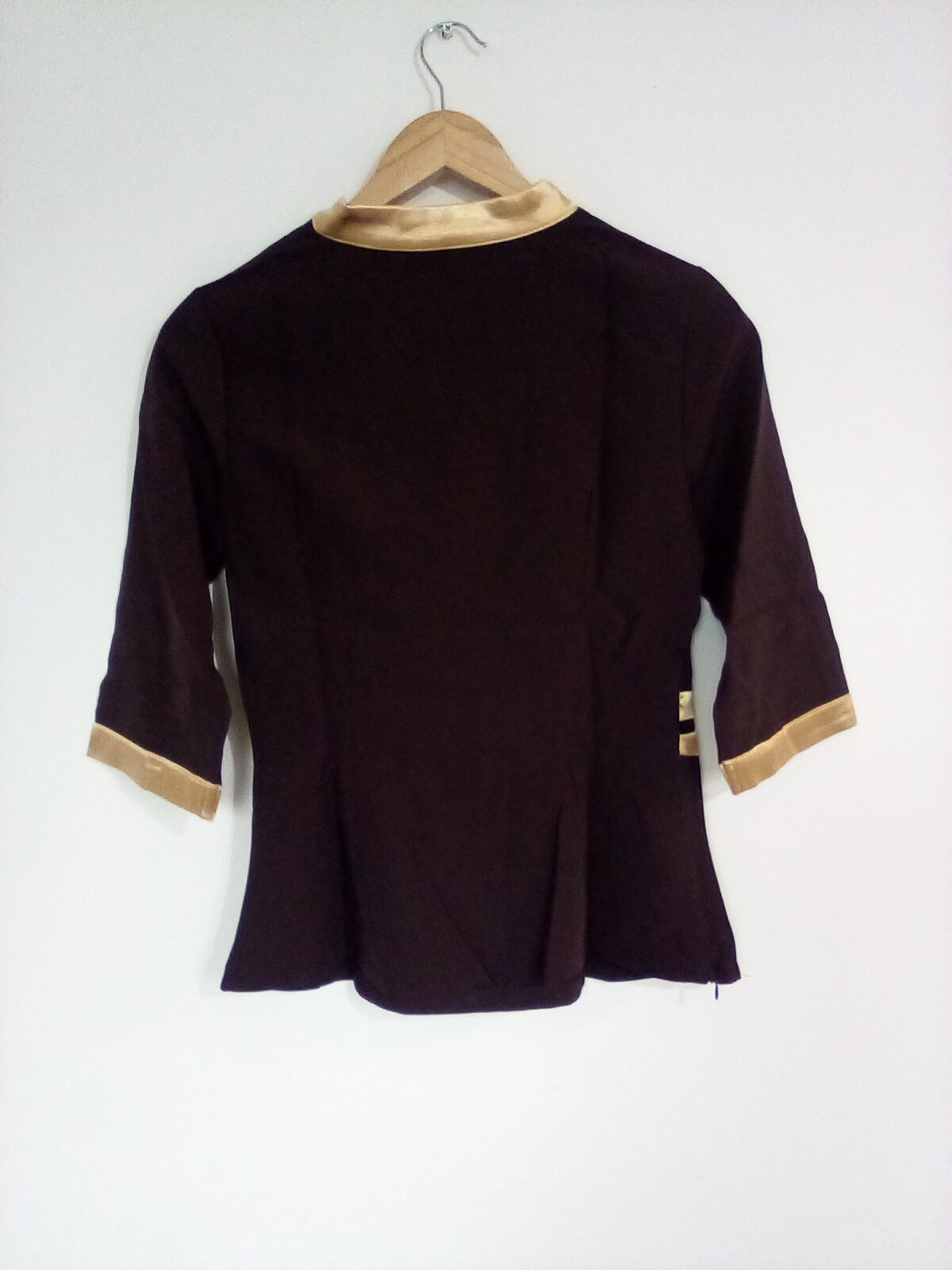 WOMEN'S MEDIUM BROWN TOP WITH GOLD BANDS