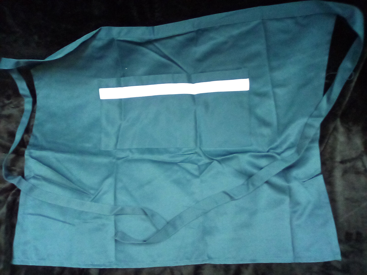 2 x ADULT GREEN APRON WITH WHITE STRIPE