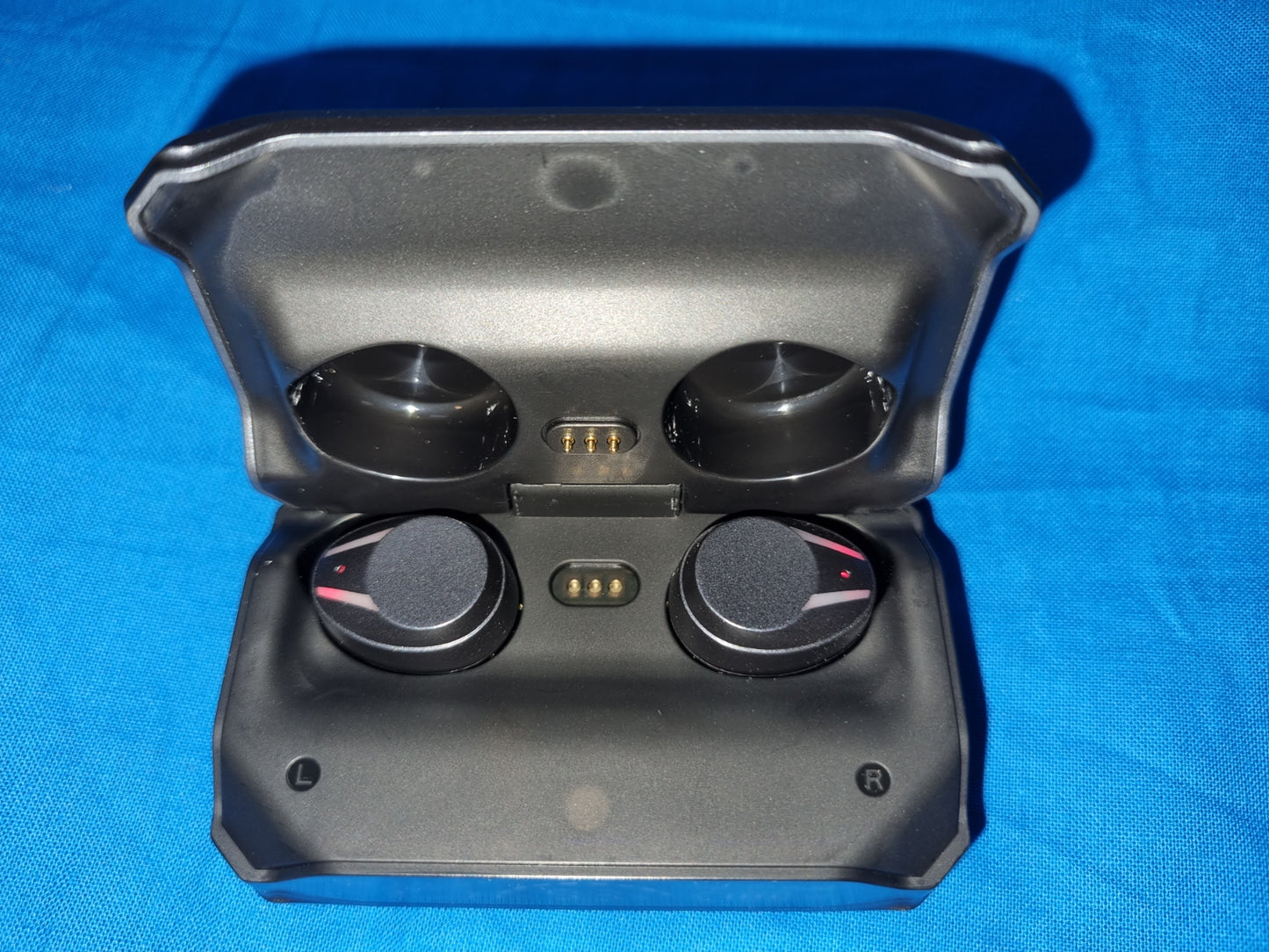 M25 BLUETOOTH EAR PHONES