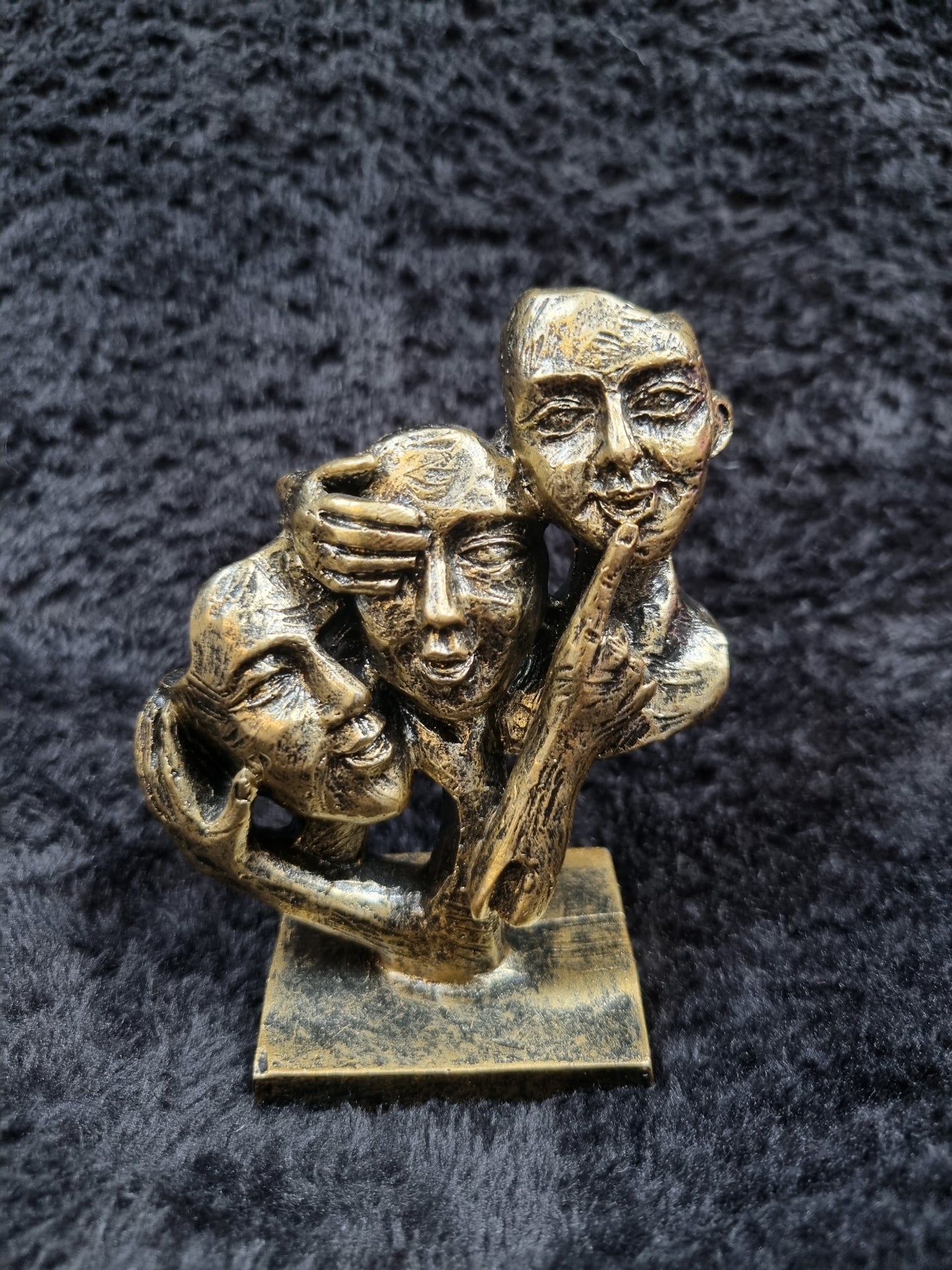 3 laughing heads mini statue