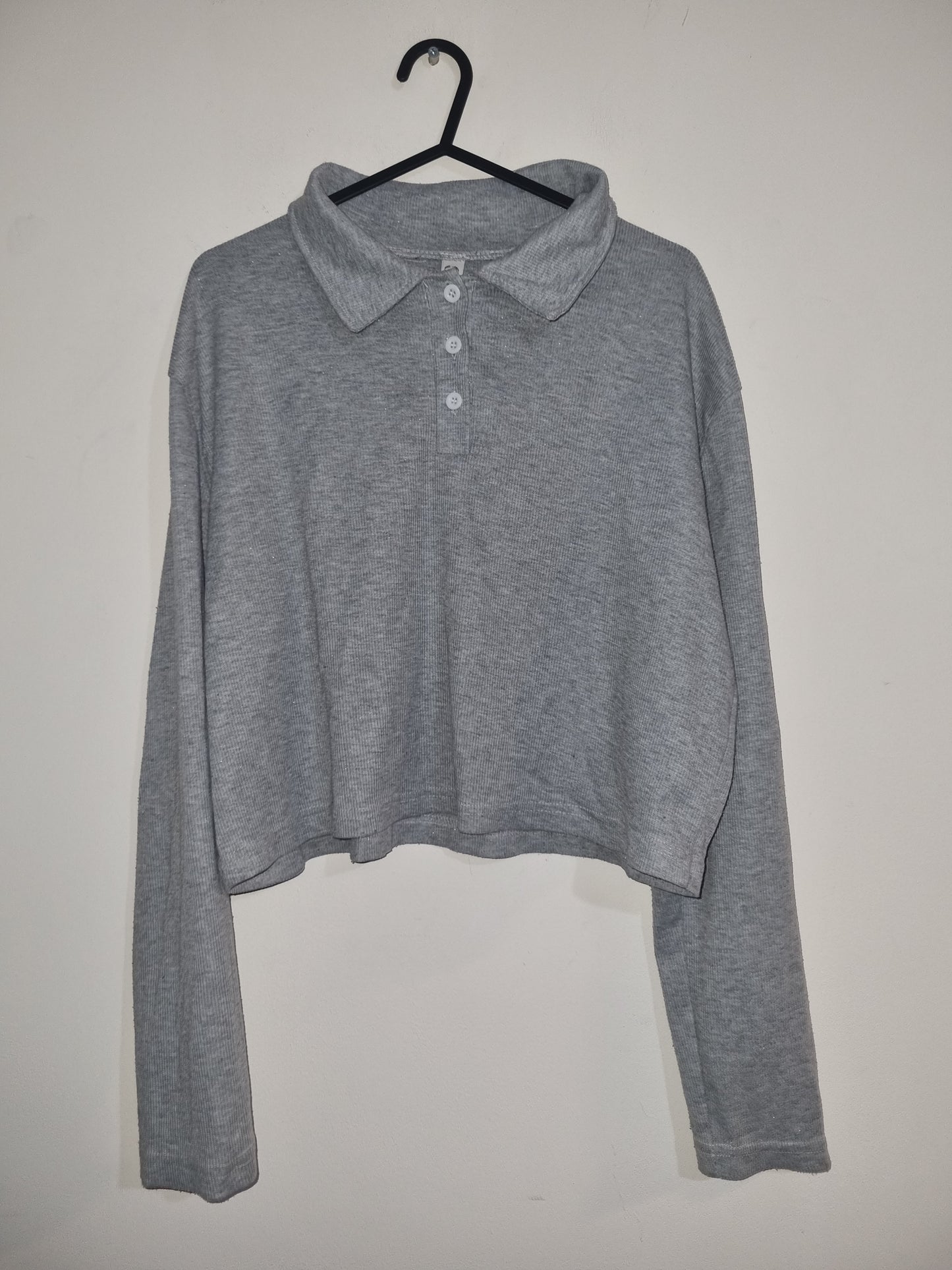 Women's medium grey cropped top