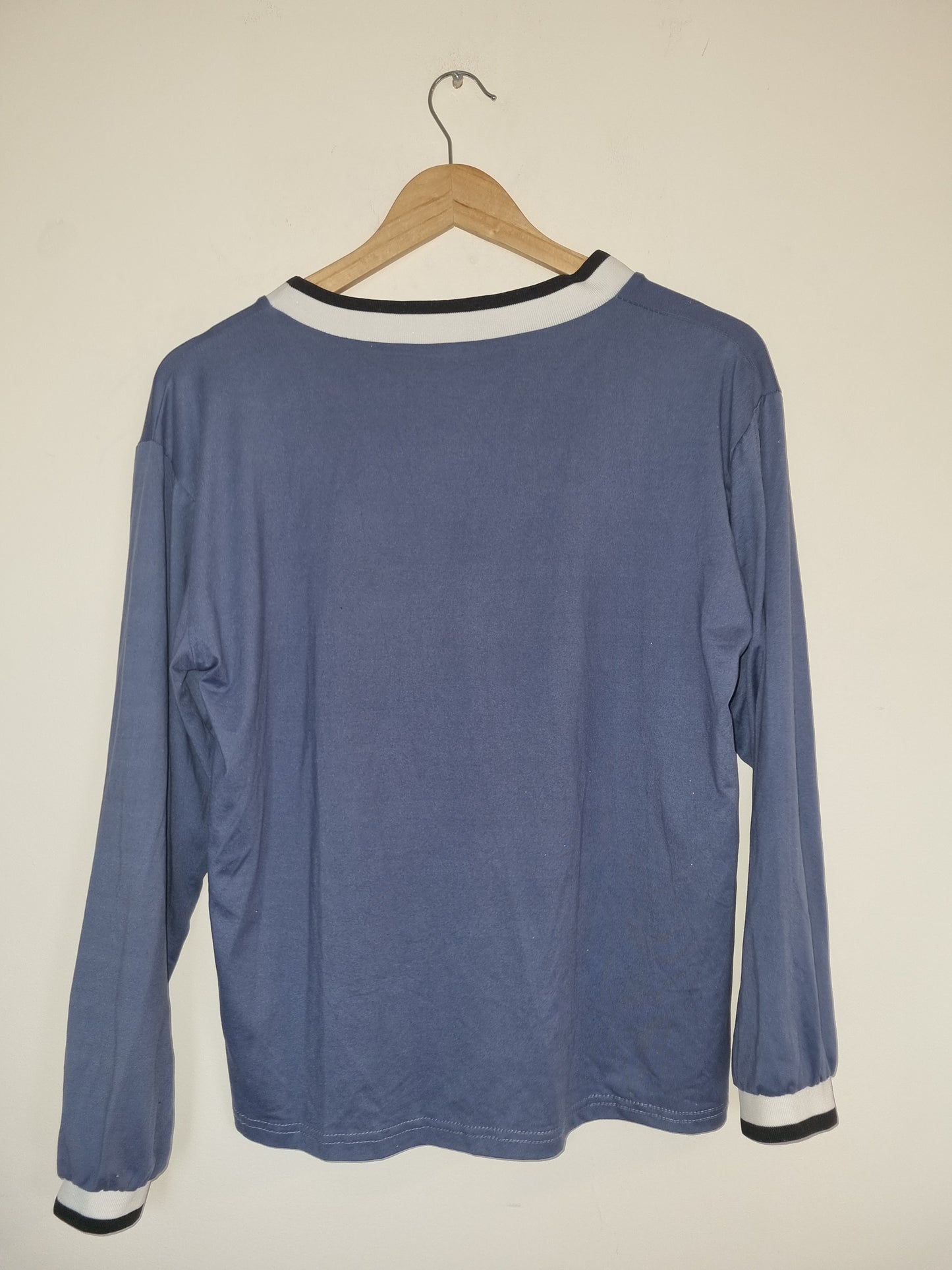 Men's medium blue long sleeved top