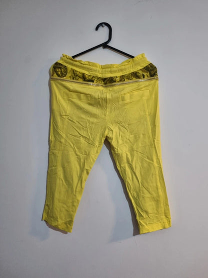 MEDIUM YELLOW/SNAKE PRINT 3/4 LENGTH JOGGERS