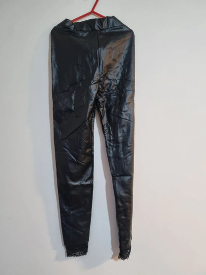 MEDIUM BLACK FAUX LEATHER BOTTOMS
