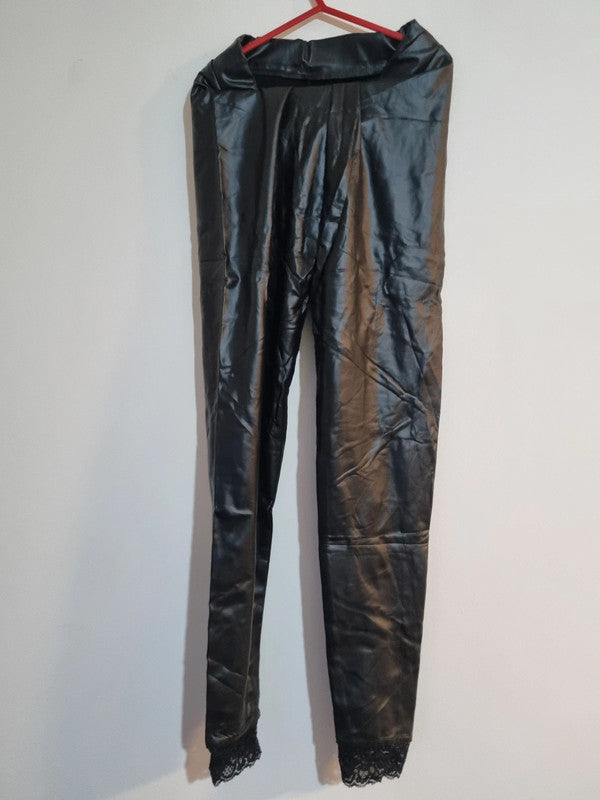 MEDIUM BLACK FAUX LEATHER BOTTOMS