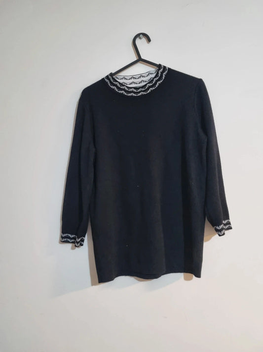 SIZE 8 BLACK PAPAYA WOMENS SWEATER