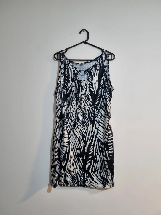 LARGE BLACK AND WHITE SUMMER DRESS