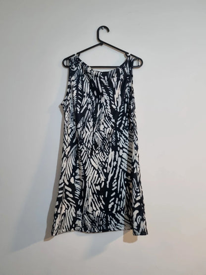 LARGE BLACK AND WHITE SUMMER DRESS