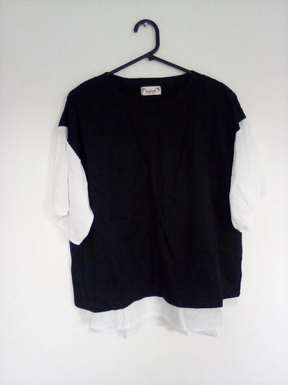 WOMENS L-XL BLACK AND WHITE RAFITAR TOP