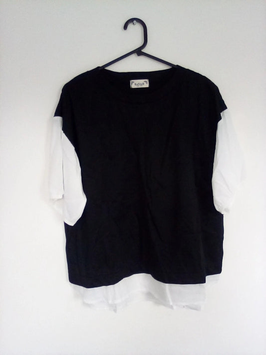 WOMENS L-XL BLACK AND WHITE RAFITAR TOP
