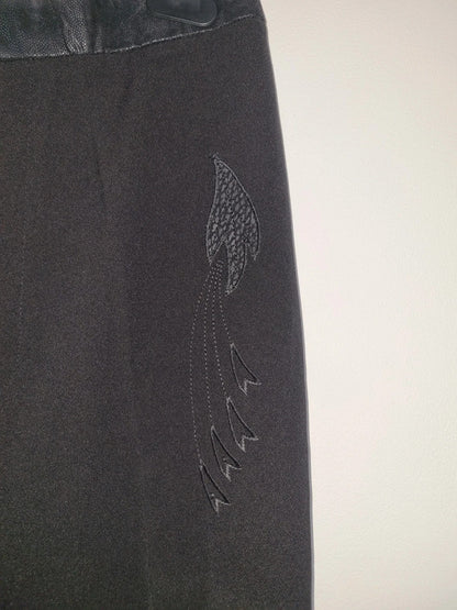 SIZE 28 WOMENS BLACK TROUSERS WITH A BIRD PATTERN ON SIDE