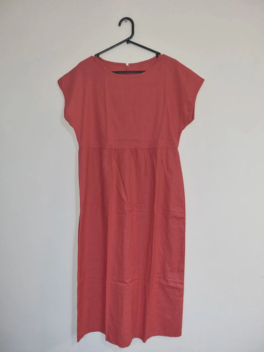 MEDIUM SIMPLE RED DRESS