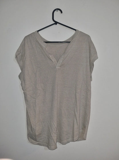 XL WOMENS BEIGE V-NECK T-SHIRT