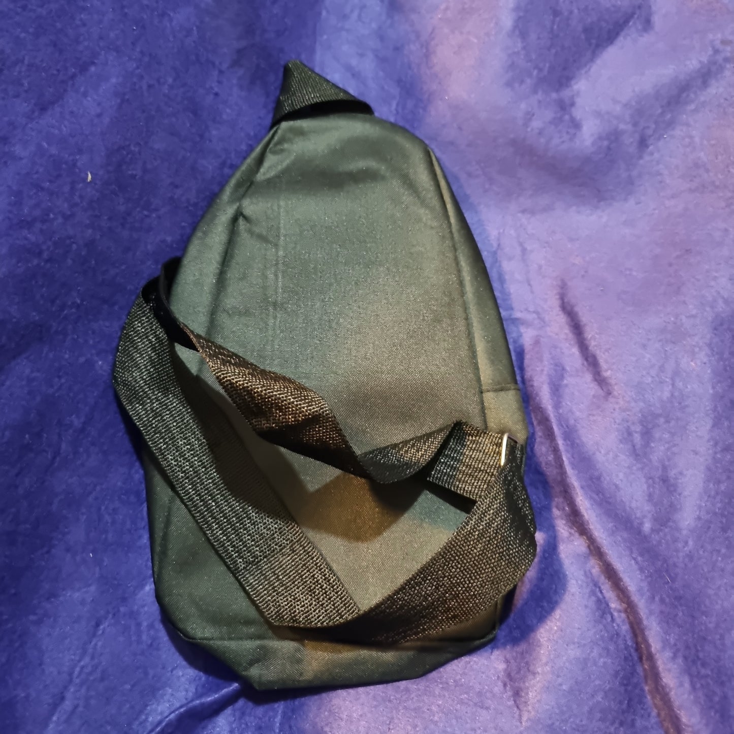 Medium black sling bag