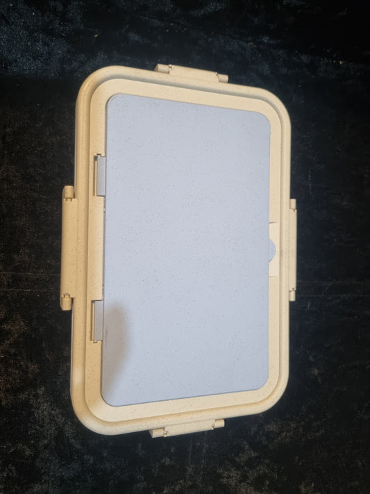Lunchbox, with built in cutlery