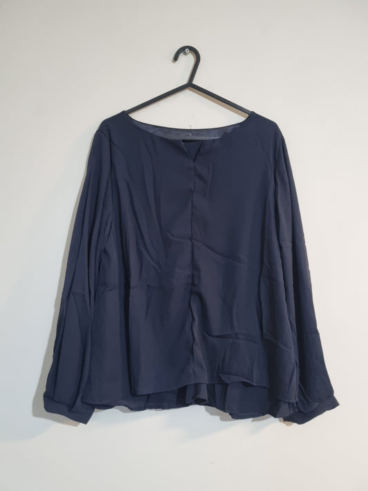 MEDIUM/LARGE WOMEN'S BLACK LONG SLEEVED TOP