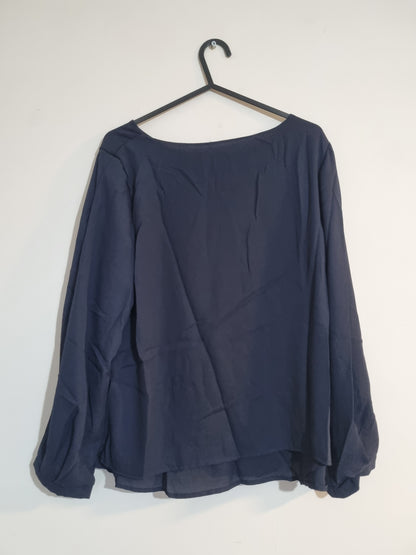 MEDIUM/LARGE WOMEN'S BLACK LONG SLEEVED TOP