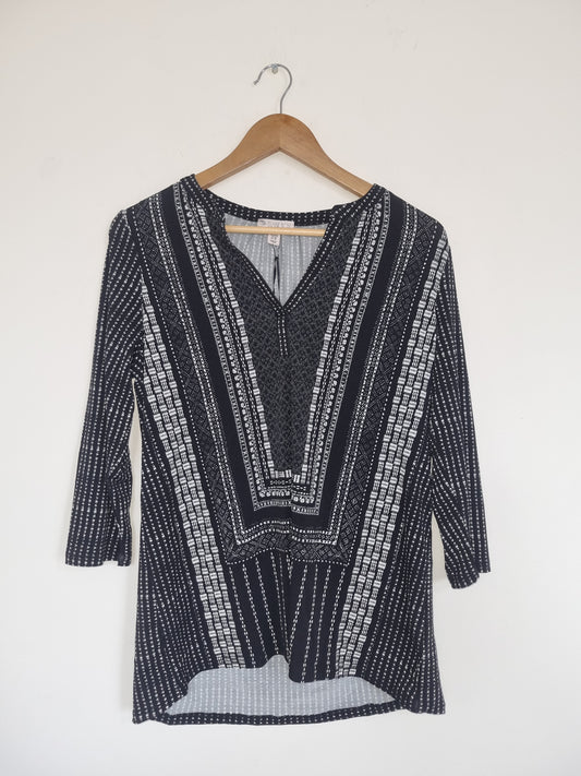 Women's Medium Black/White pattern Top