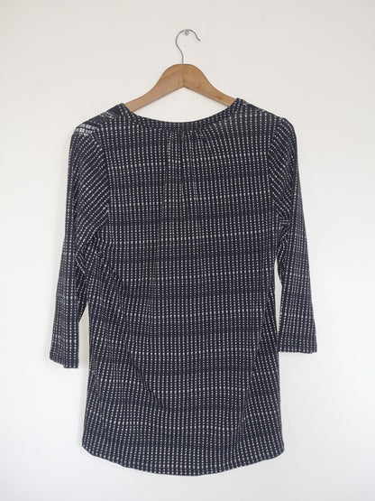Women's Medium Black/White pattern Top
