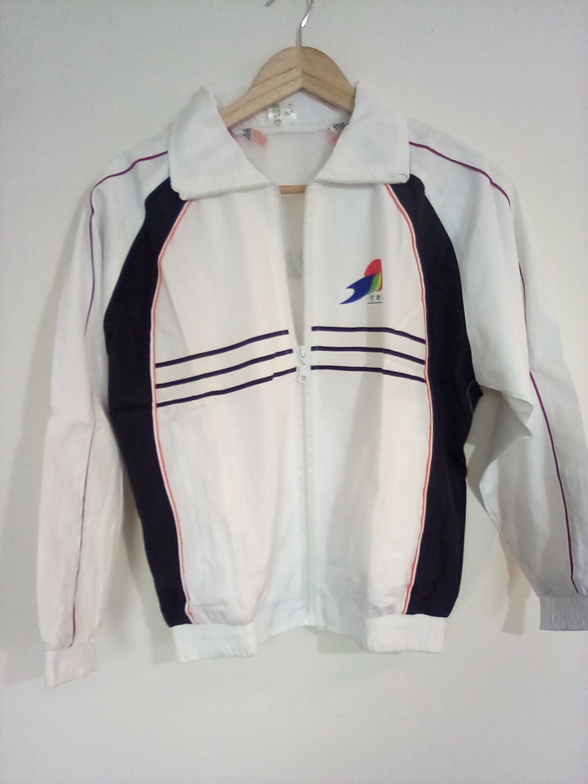 10-11 YEAR OLD WHITE SPORTS JACKET