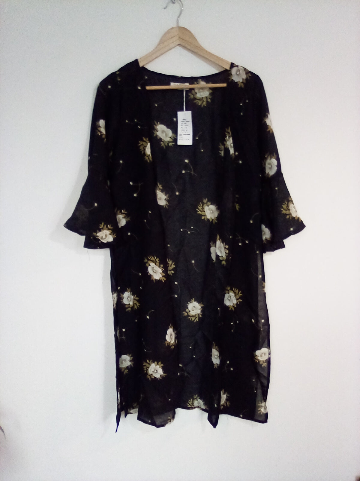 WOMENS SMALL BLACK/FLORAL KIMANO