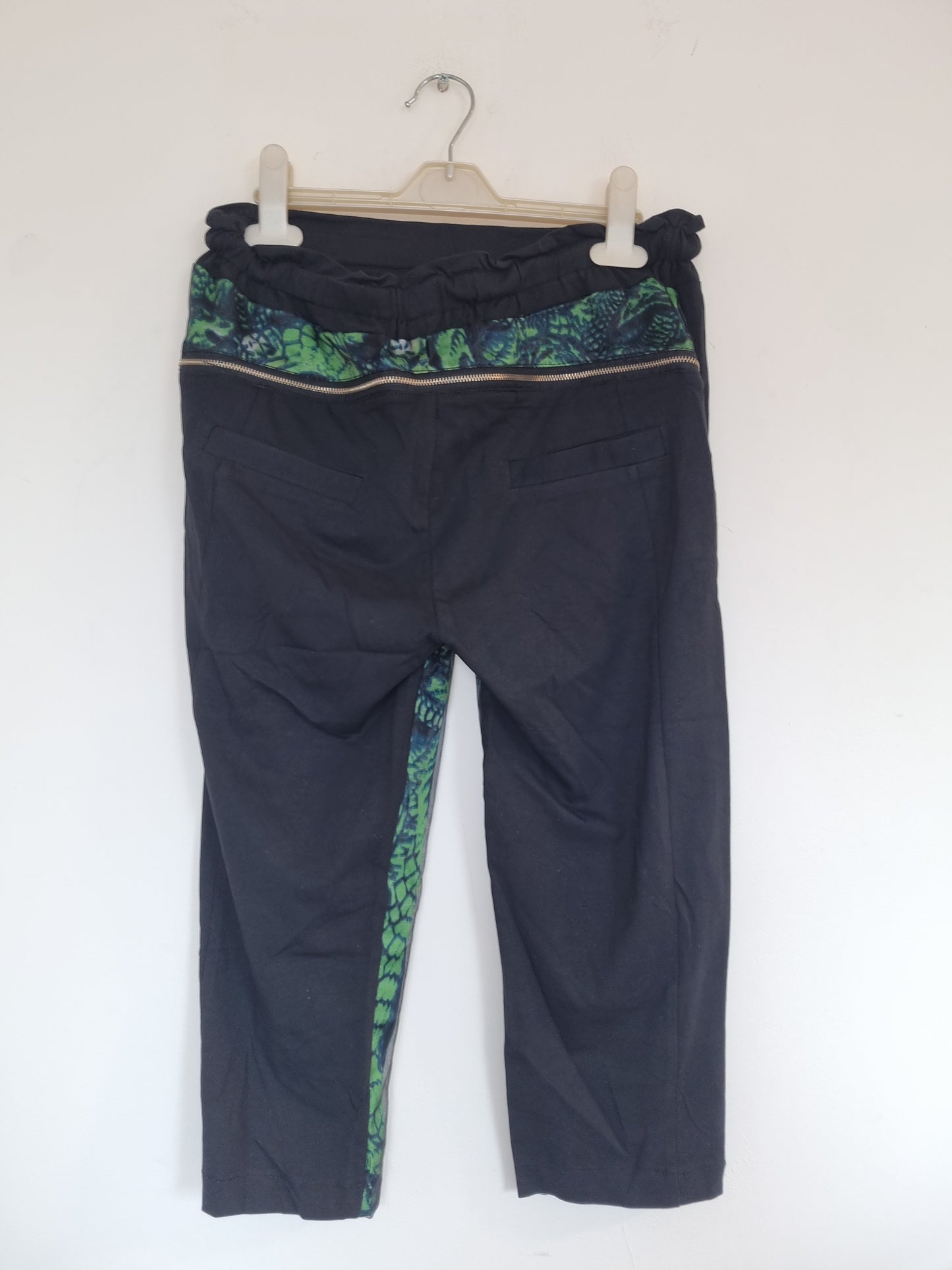 Women's small black/green 3/4 length bottoms